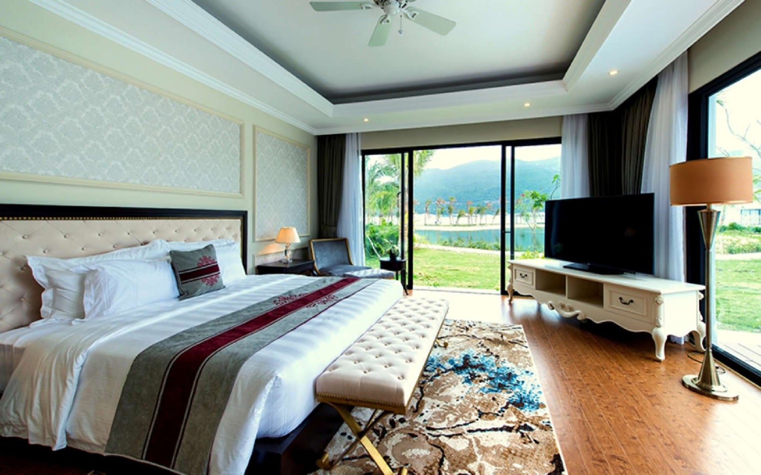 Deluxe King Room