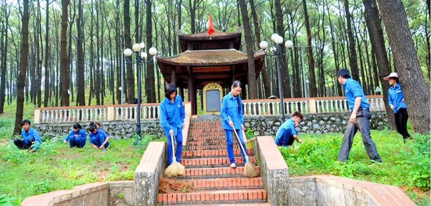 Yen Lap Pine Forest is where President Hồ Chí Minh rested during his visit to extend Lunar New Year greetings to the people of Quang Ninh during the Year of the Snake (1965).