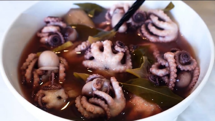 Ruốc boiled with guava leaves is a traditional delicacy of Quang Ninh