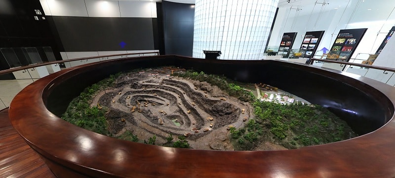 Open-pit coal mining diorama