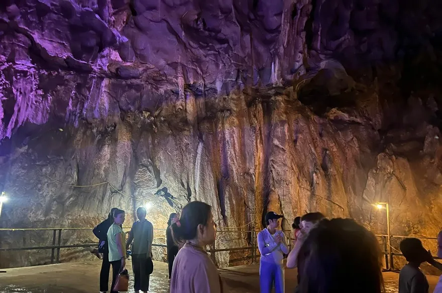 At the Army Hospital Cave, the magical stalactite system is also an impressive highlight for visitors