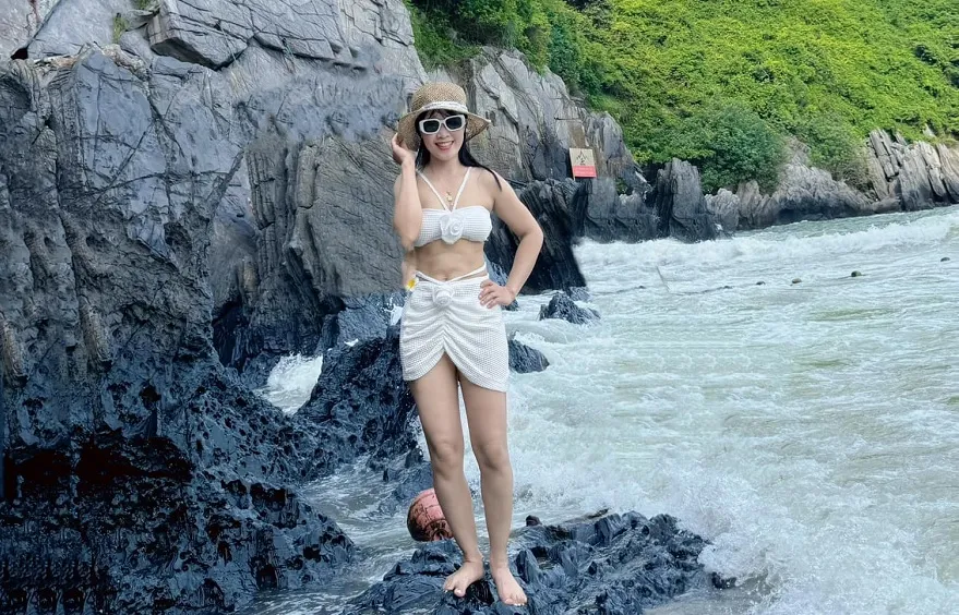 Striking a chill pose among the rock formations at Cat Co 3 Beach