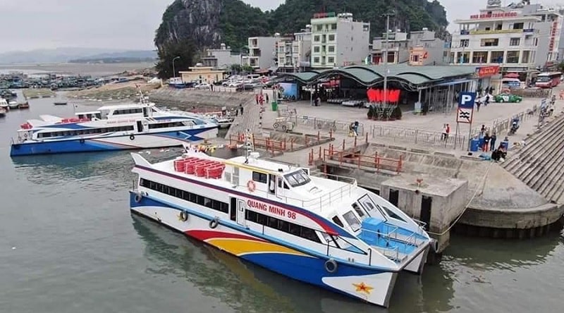High-speed ferry operating the Van Don – Ngoc Vung route