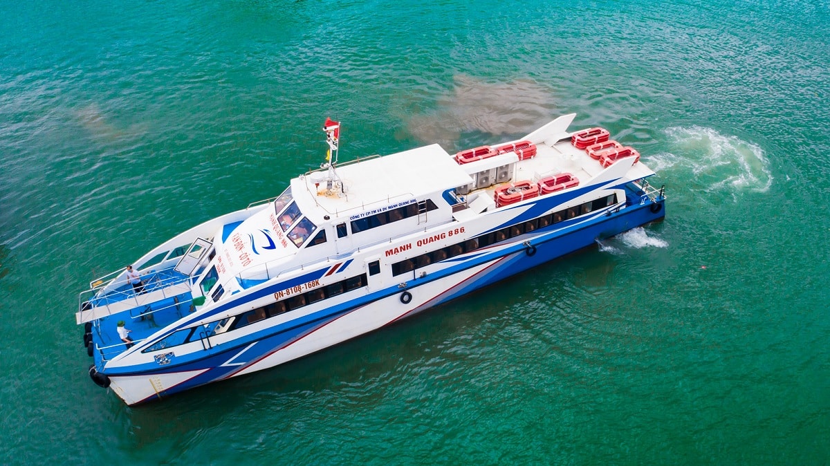 High-speed boat traveling to Co To Island