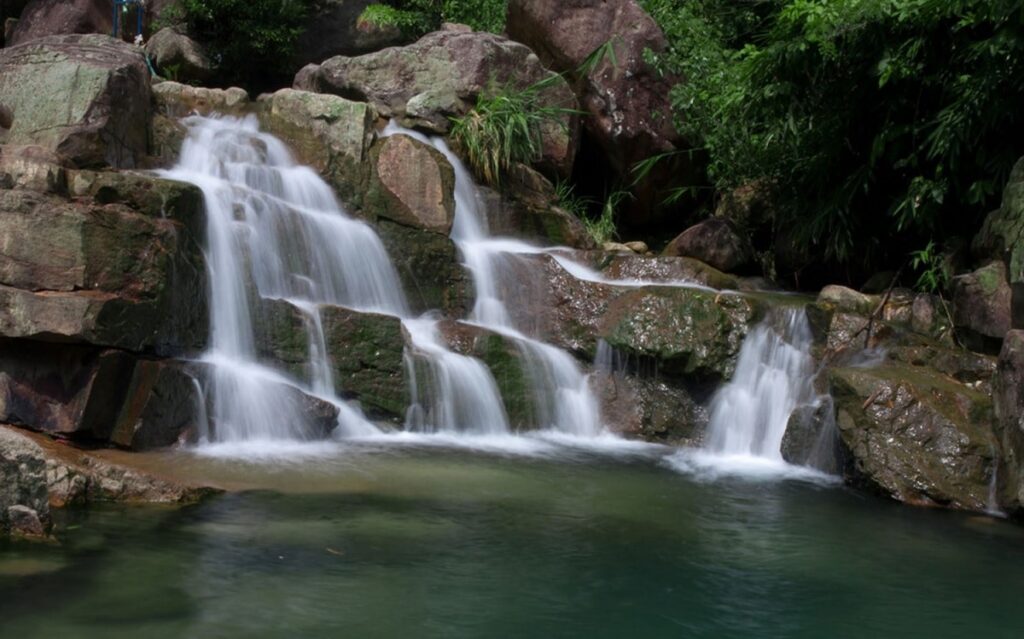 Discovering the Lung Xanh Waterfall in Quang Ninh