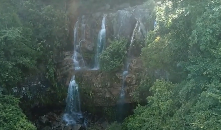 The waterfall spans approximately 850 meters and is divided into three cascading tiers