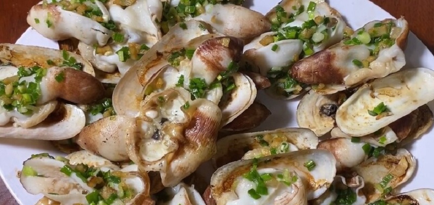 Geoduck is considered a famous specialty in Van Don