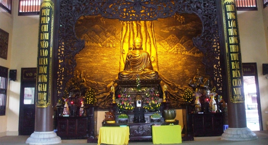 4-ton bronze Shakyamuni Buddha statue at Lan Pagoda