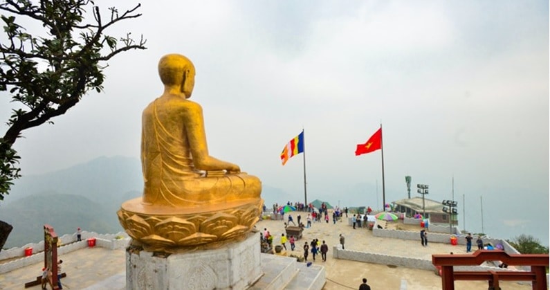 Statue of Buddhist King Tran Nhan Tong on Yen Tu Mountain