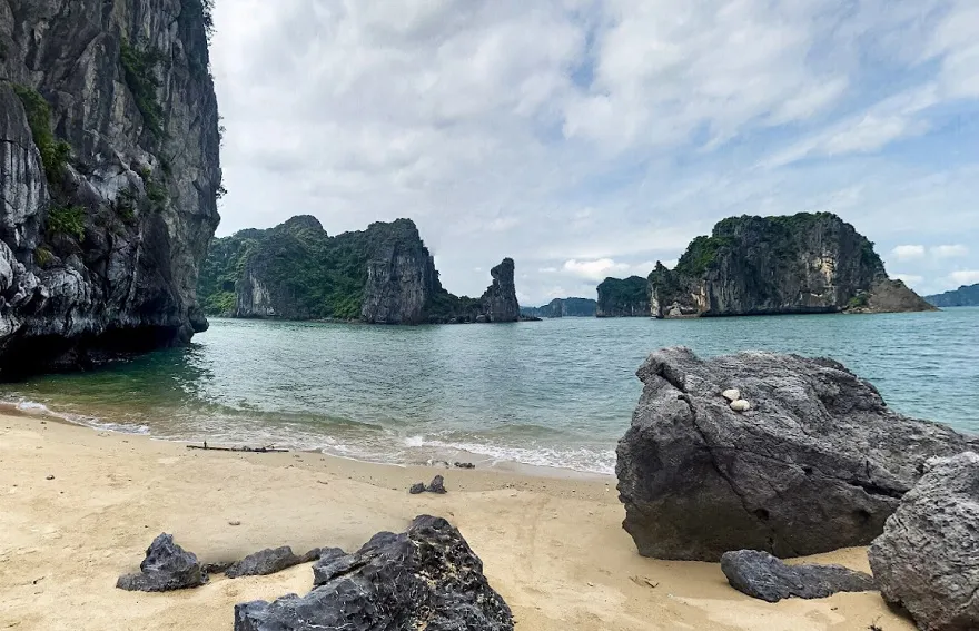 Bai Tu Long Bay