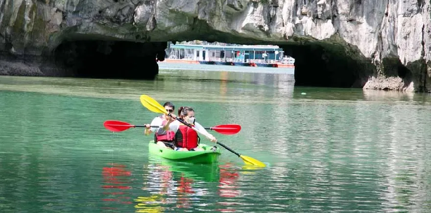kayaking at ba hang