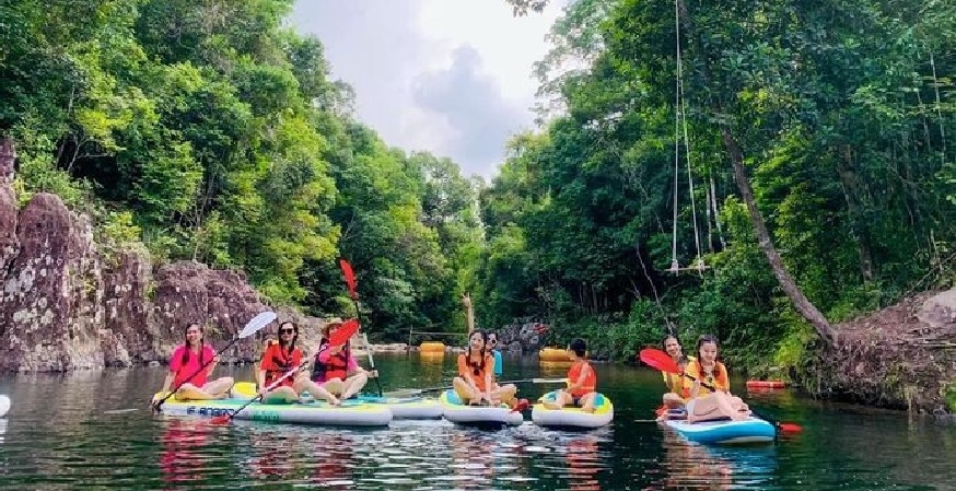 kayaking and walking to explore the bamboo forest in Halong Bay
