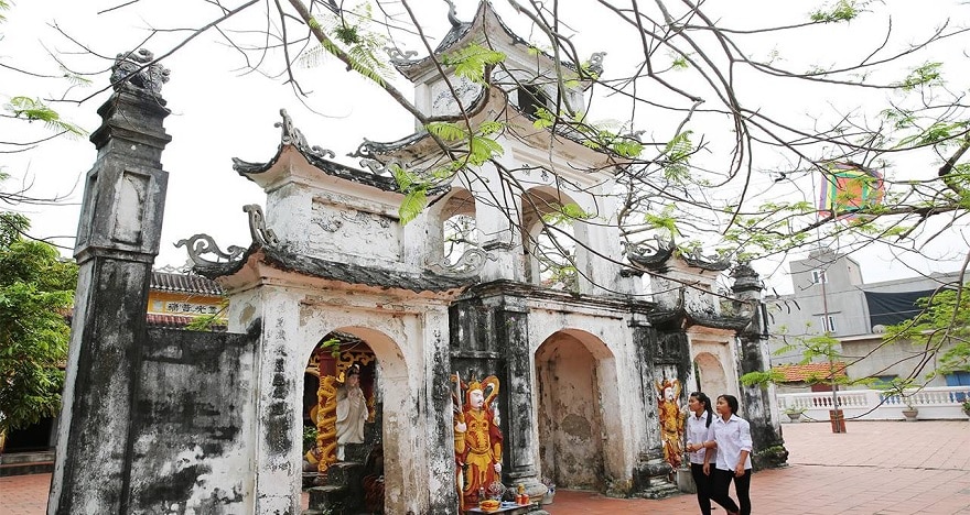 Quan Lan Pagoda, an ancient temple dating back to the 17th century.