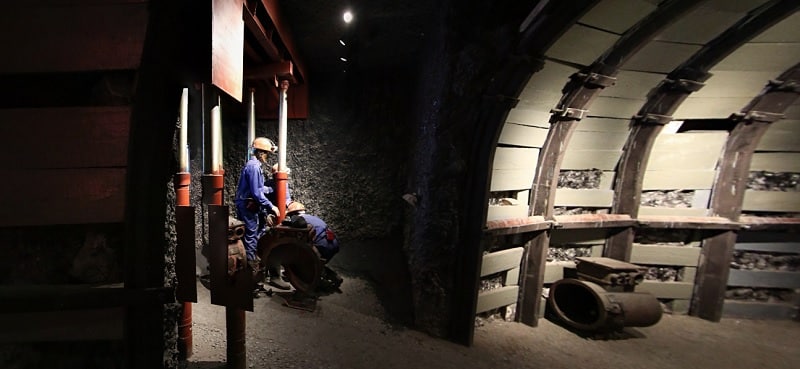 Mannequin simulating an underground miner
