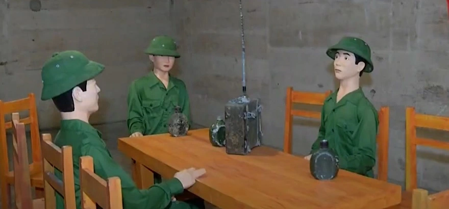 The 2W radio has a communication range of 500 to 1,000 meters, a Soviet-sponsored communication device utilized by our troops for reconnaissance communications