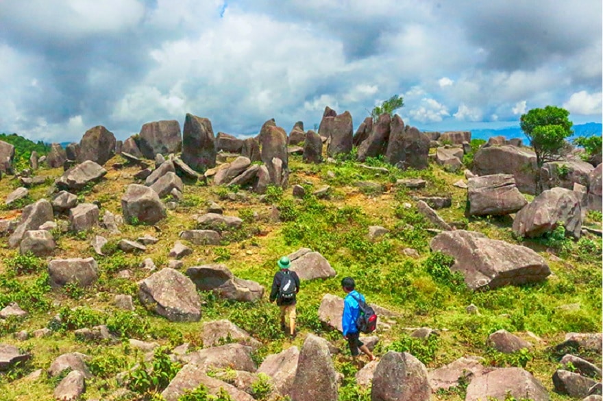 Keo Lan Mountain is often likened to the Dong Van Stone Plateau.