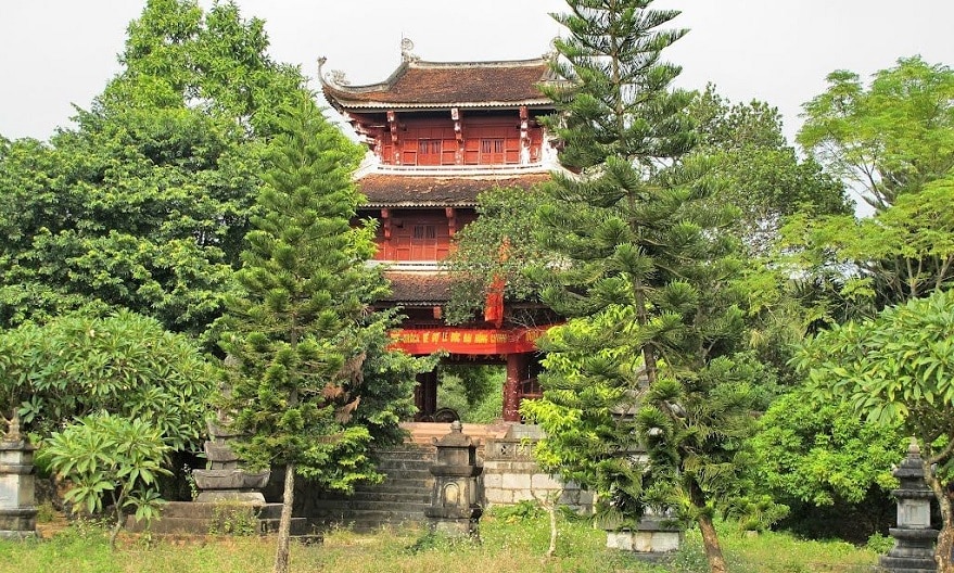 The Ethereal Serenity of Quynh Lam Pagoda in Dong Trieu