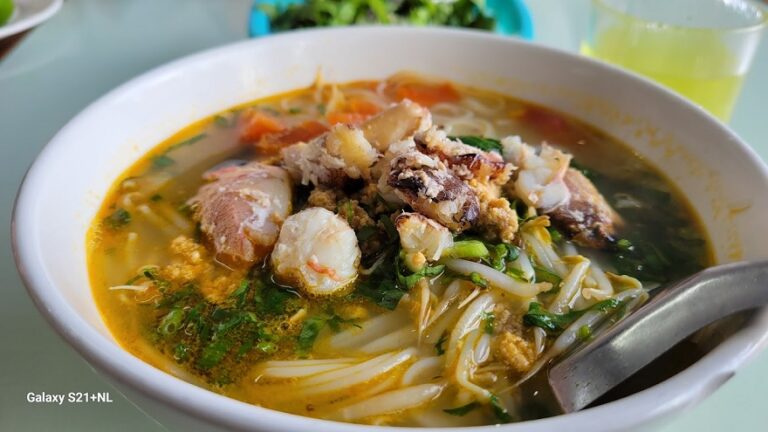 Savoring the Extraordinary: Why Cu Ky Crab is Halong Bay’s Culinary Masterpiece