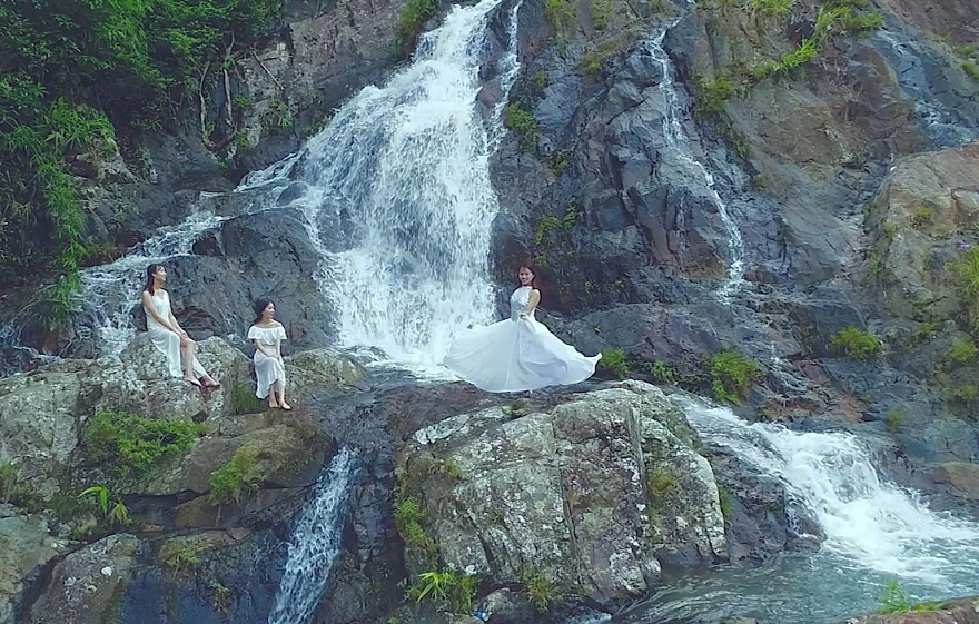 The Ethereal Cascades of Pac Sui