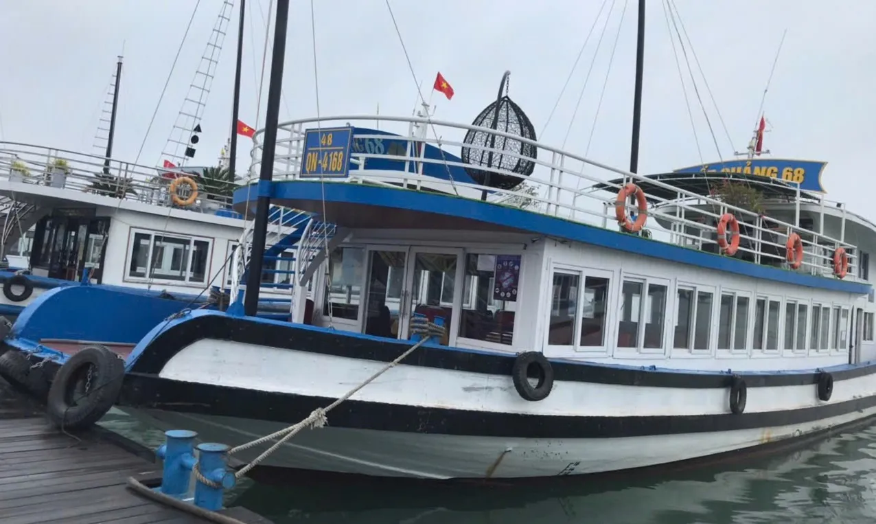 Halong Bay Day Cruise Boat