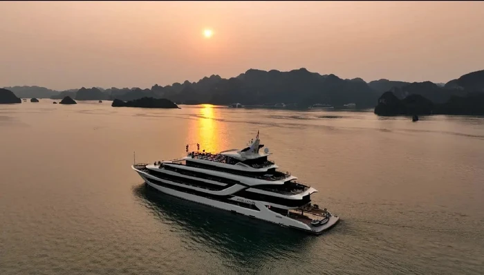 Overnight Luxury Cruise